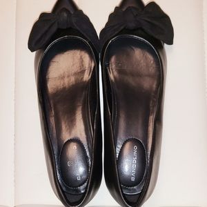 Black Leather Bandolino Wedges with Bows